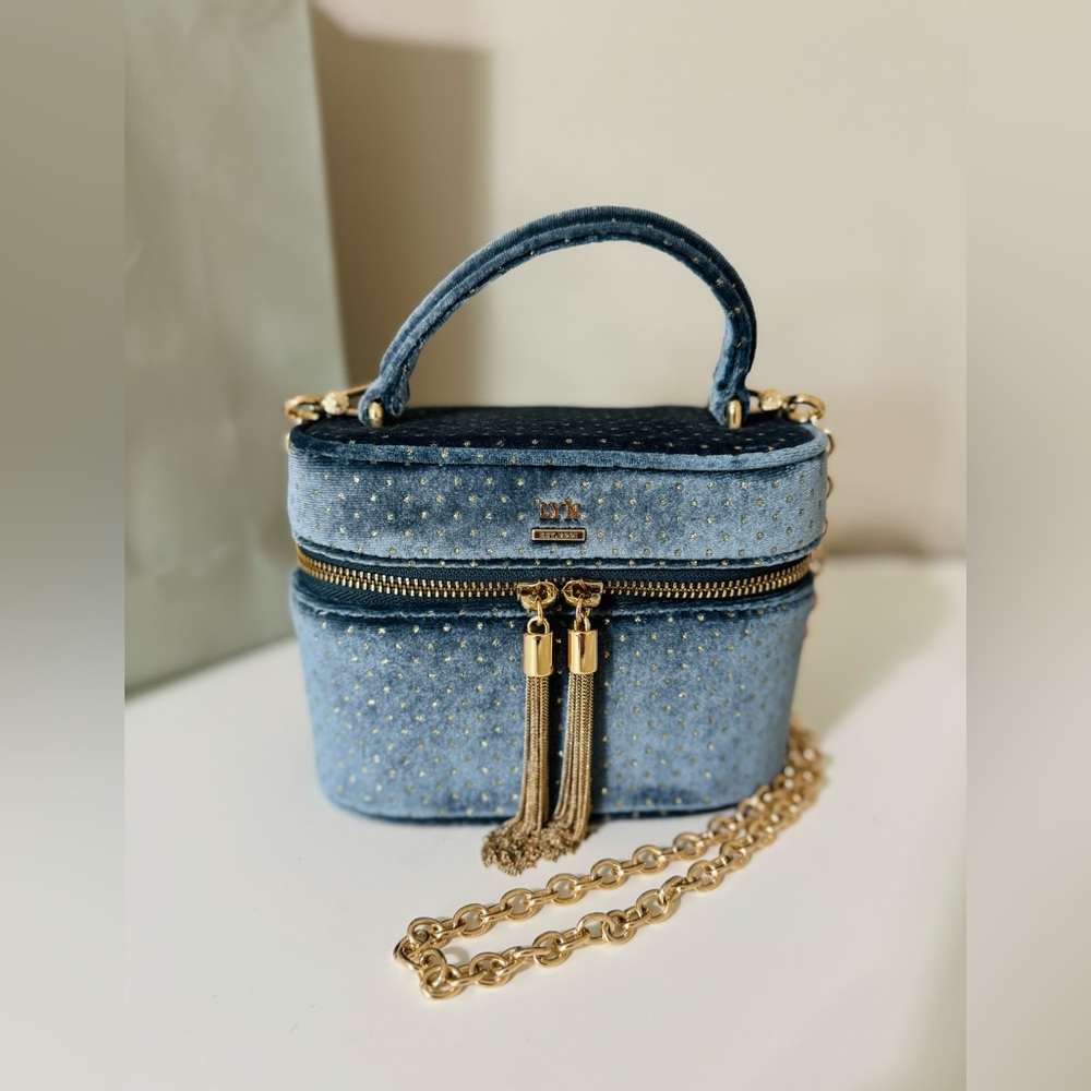 Vanity bag with chain